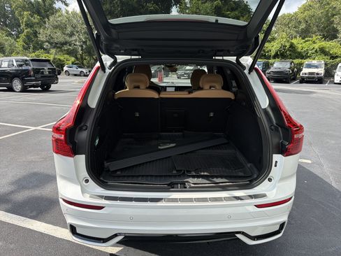 Certified 2024 Volvo XC60 B5 Ultimate w/ Protection Package Premier AWD/4WD image 34