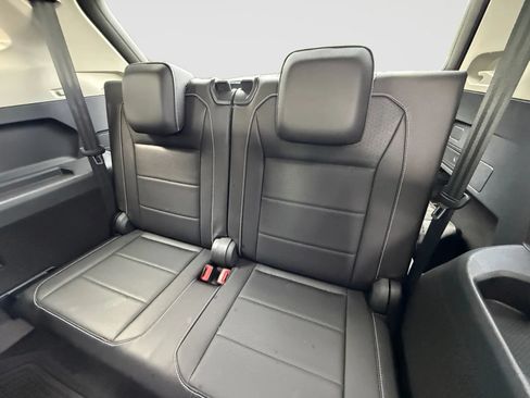 Used 2021 Volkswagen Tiguan SE w/ Panoramic Sunroof Package AWD/4WD image 16