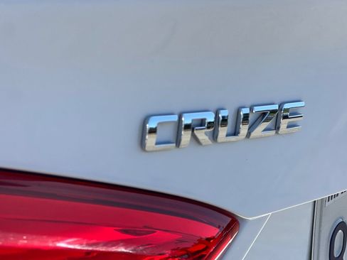 Used 2017 Chevrolet Cruze LS FWD image 26