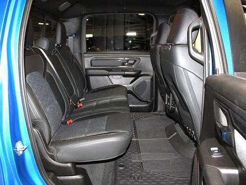 New 2023 RAM 1500 Big Horn AWD/4WD image 32