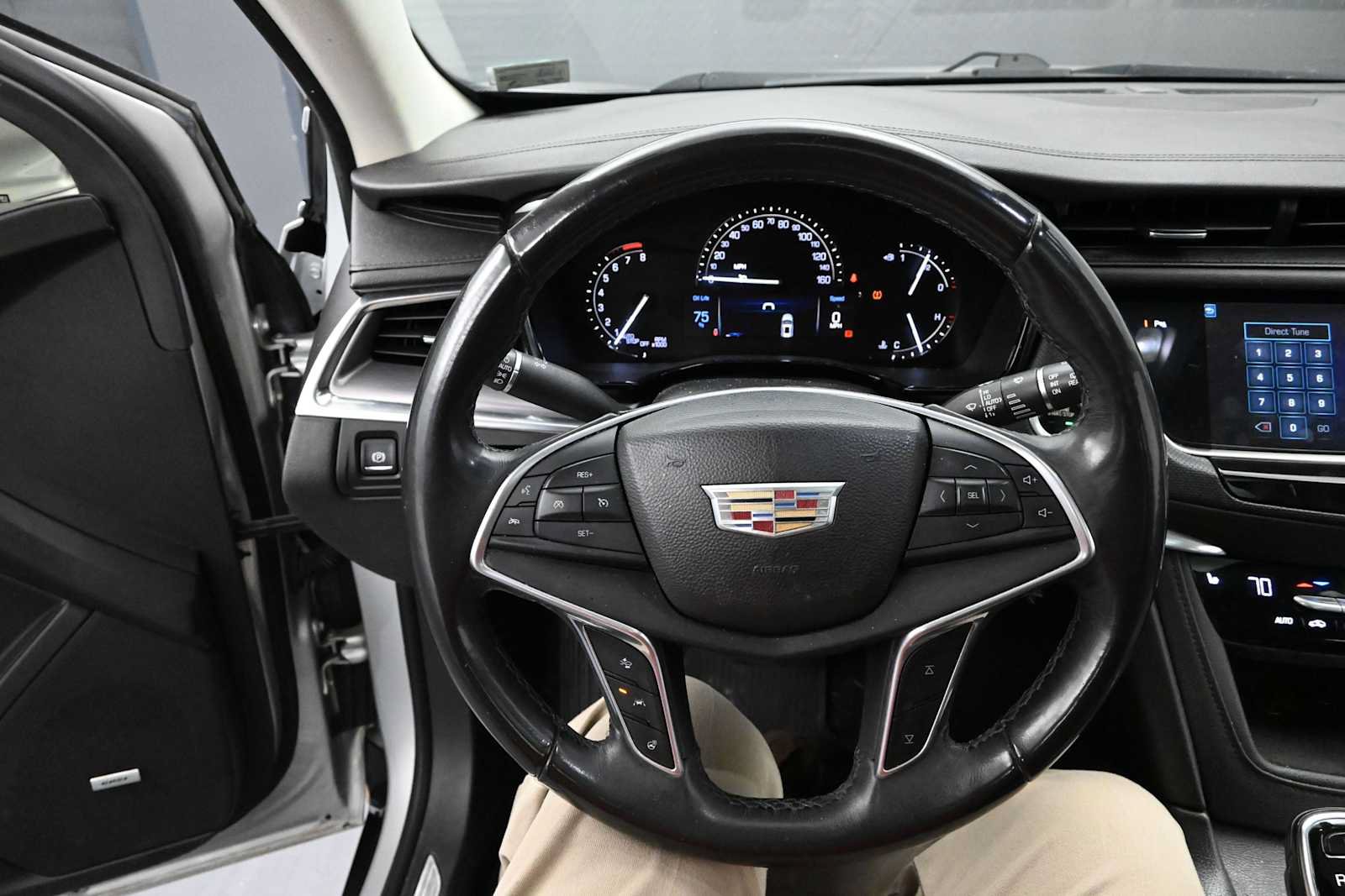 Used 2017 Cadillac XT5 Luxury w/ Driver Awareness Package AWD/4WD image 12