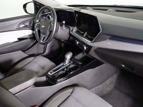 Used 2025 Chevrolet Trax LT w/ Driver Confidence Package FWD image 24