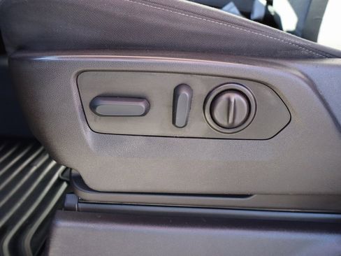 Used 2022 Chevrolet Silverado 1500 Custom w/ Safety Confidence Package image 8