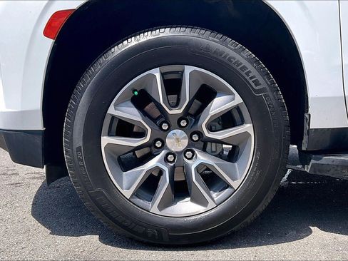 Used 2021 Chevrolet Tahoe LT w/ LT Signature Plus Package AWD/4WD image 9