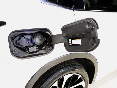 Used 2024 Mitsubishi Outlander 4WD Plug-In Hybrid image 11