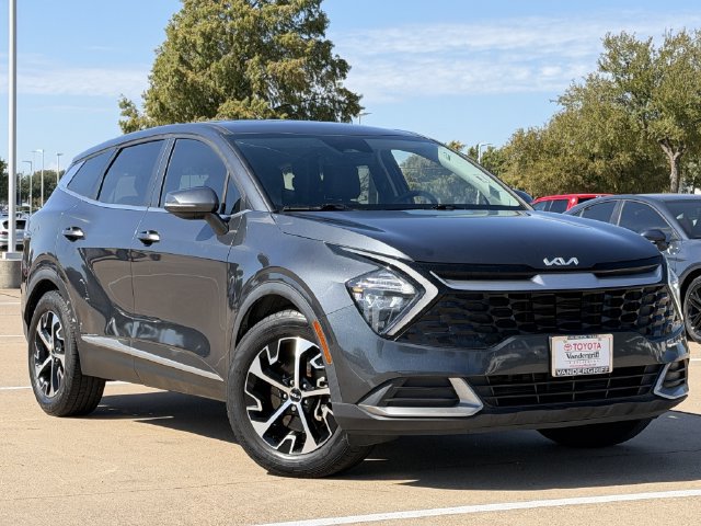 Used 2023 Kia Sportage EX FWD image 2