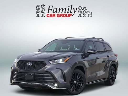 Used 2024 Toyota Highlander XSE FWD image 1