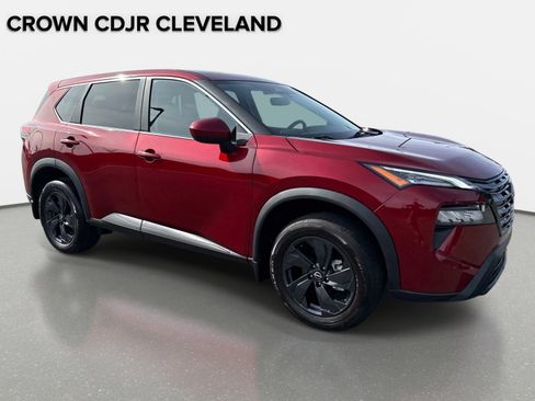 Used 2026 Nissan Rogue SV FWD image 2
