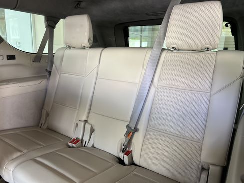 Used 2022 Cadillac Escalade ESV Premium Luxury Platinum w/ LPO, Floor Liner Package AWD/4WD image 33