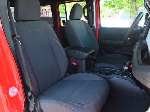 Used 2024 Jeep Wrangler Sahara w/ Safety Group AWD/4WD image 33