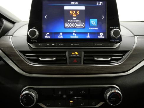 Used 2024 Nissan Altima 2.5 SV image 19