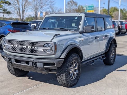 Used 2023 Ford Bronco Badlands image 3