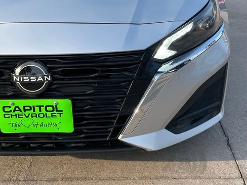 Used 2024 Nissan Altima 2.5 SV FWD image 8