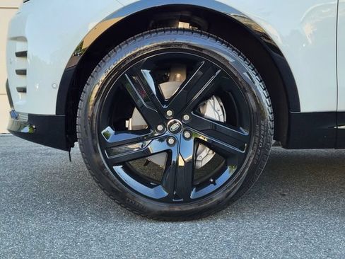 Used 2025 Land Rover Discovery Dynamic SE AWD/4WD image 19