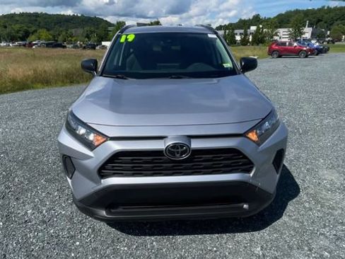 Certified 2019 Toyota RAV4 LE AWD/4WD image 3