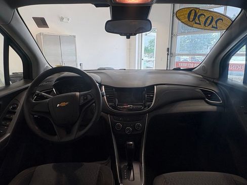Used 2020 Chevrolet Trax LS AWD/4WD image 18