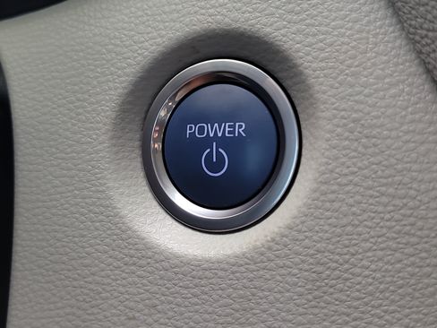 Used 2021 Toyota Corolla LE FWD image 25