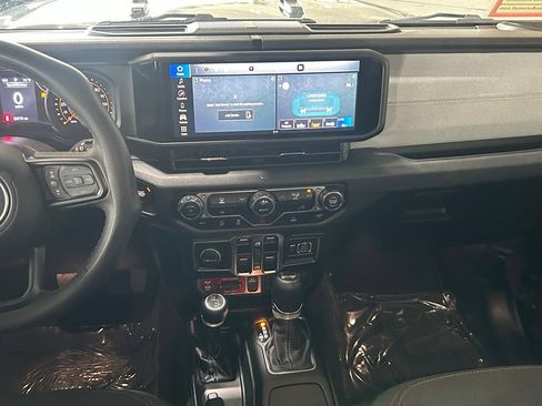 Used 2025 Jeep Wrangler Unlimited Sport AWD/4WD image 10