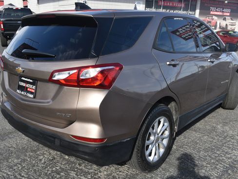 Used 2018 Chevrolet Equinox LS image 2
