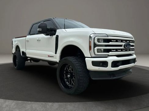 Used 2023 Ford F250 Lariat w/ Lariat Ultimate Package AWD/4WD image 3