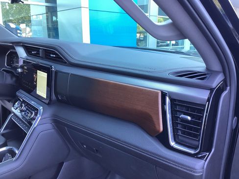 Used 2024 GMC Sierra 1500 Denali w/ Denali Reserve Package image 18