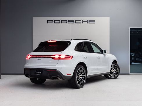 Certified 2026 Porsche Macan AWD/4WD image 7