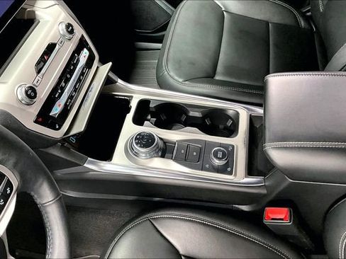 Used 2024 Ford Explorer XLT w/ Equipment Group 202A AWD/4WD image 18