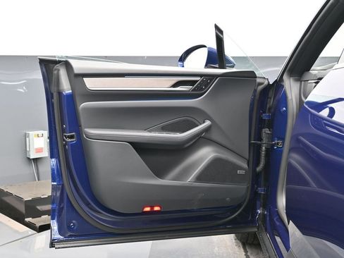 New 2025 Porsche Macan 4 Electric image 8