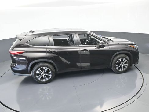 Used 2021 Toyota Highlander XLE image 51