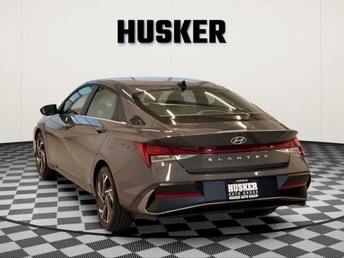 Used 2025 Hyundai Elantra SEL FWD image 6