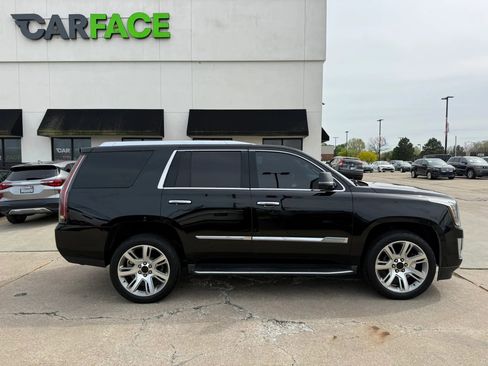 Used 2017 Cadillac Escalade Luxury AWD/4WD image 18