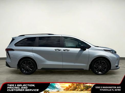 Used 2025 Toyota Sienna XSE w/ XSE Plus Package FWD image 15