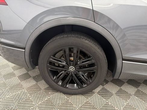Used 2022 Volkswagen Tiguan SE R-Line FWD image 18