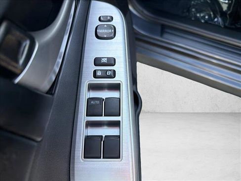 Used 2012 Toyota Camry SE w/ Leather Pkg FWD image 11