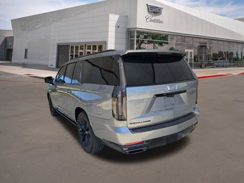 Used 2025 Cadillac Escalade ESV Sport Platinum w/ LPO, ONYX Package AWD/4WD image 4