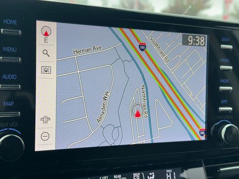 Used 2023 Toyota Sienna Platinum image 42