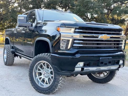 Used 2023 Chevrolet Silverado 2500 High Country w/ Safety Package II image 12