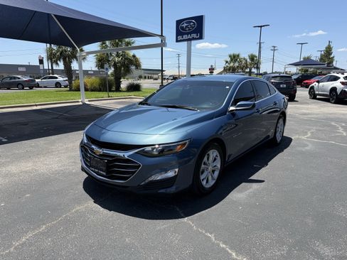 Used 2025 Chevrolet Malibu LT FWD image 3