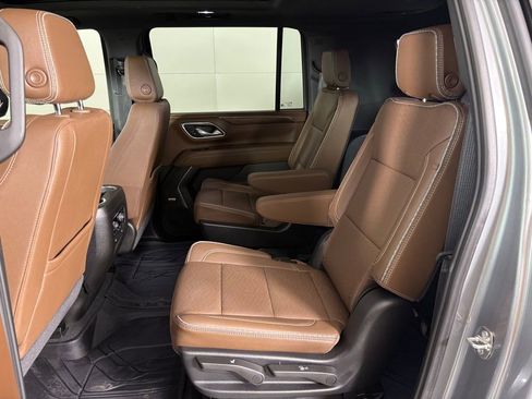 Used 2024 Chevrolet Suburban High Country w/ Premium Package image 44