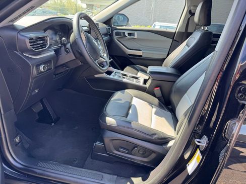 Used 2023 Ford Explorer XLT w/ Equipment Group 202A image 17