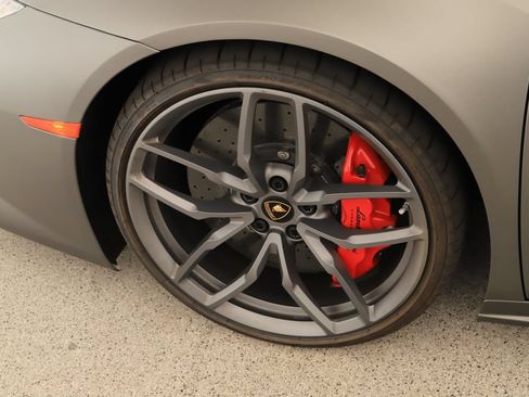 Used 2015 Lamborghini Huracan LP 610-4 AWD/4WD image 38