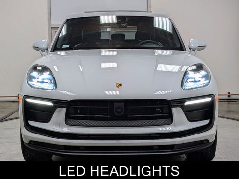 Used 2025 Porsche Macan image 3