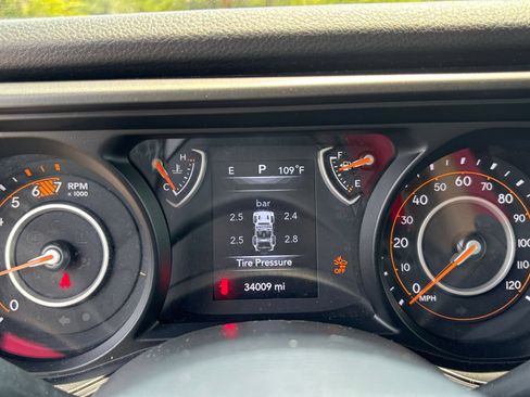 Used 2025 Jeep Wrangler Unlimited Sport AWD/4WD image 39