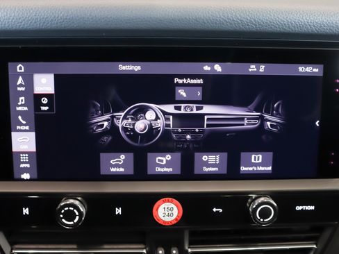 Used 2025 Porsche Macan image 20