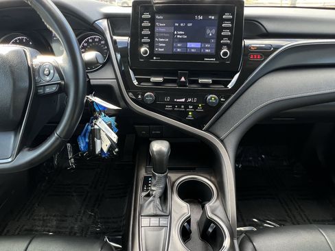 Used 2024 Toyota Camry SE image 16