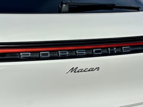 Certified 2024 Porsche Macan image 28