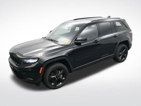 Used 2023 Jeep Grand Cherokee Altitude image 22