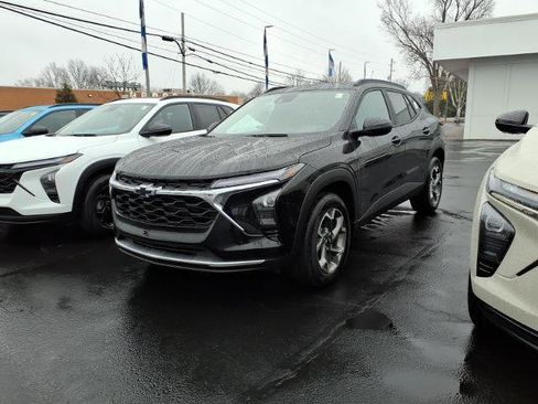 New 2026 Chevrolet Trax LT w/ LT Convenience Package FWD image 1