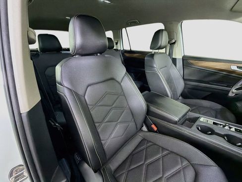 Used 2024 Volkswagen Atlas SE FWD image 30