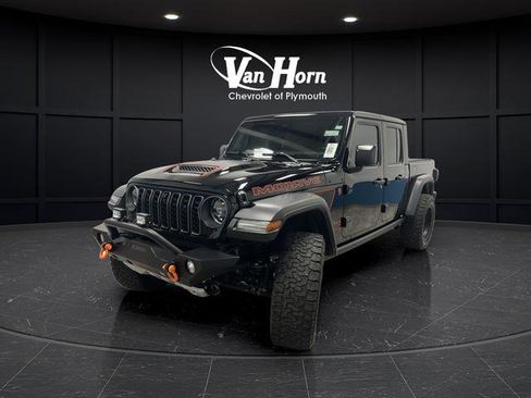 Used 2024 Jeep Gladiator Mojave w/ Technology Group AWD/4WD image 3